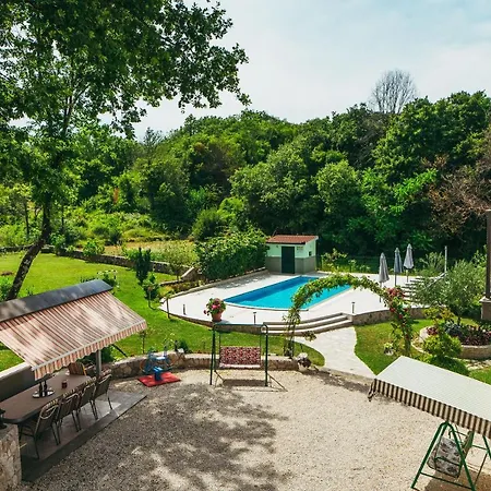 House Estera * Grubine