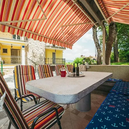House Estera Grubine
